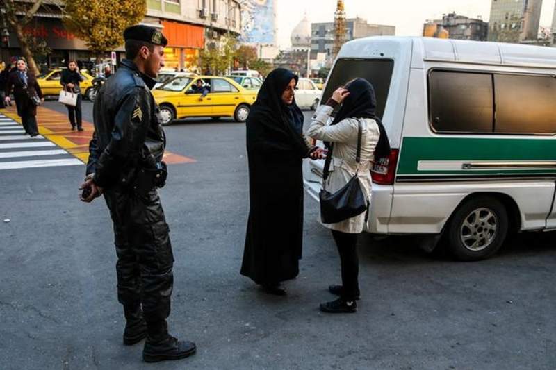 هشدار روزنامه دولت: «حجاب» در «فصل گرما» بستر «اغتشاش» می‌شود