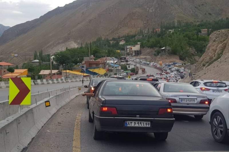 ترافیک سنگین در هراز و آزادراه قزوین-رشت/بارش برف در جاده‌های۶ استان و بارش باران در جاده‌های ۴استان