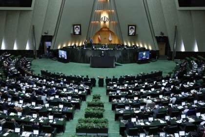 نمایندگان که از استیضاح وزرا عاجزند پس مسئولان تقوا به خرج دهند و خودشان کنار بروند!